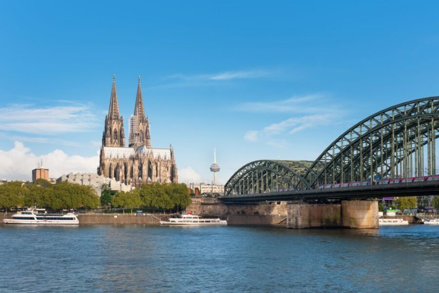 Cologne Cathedral and Old Town Tour with 1 Kölsch - UNESCO Cologne Cathedral: outside views and smart expectations