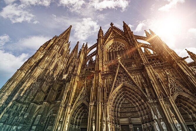 Cologne City Tour Experience cathedral city on the Rhine - Starting at Petrusbrunnen: A Simple Way to Get Oriented