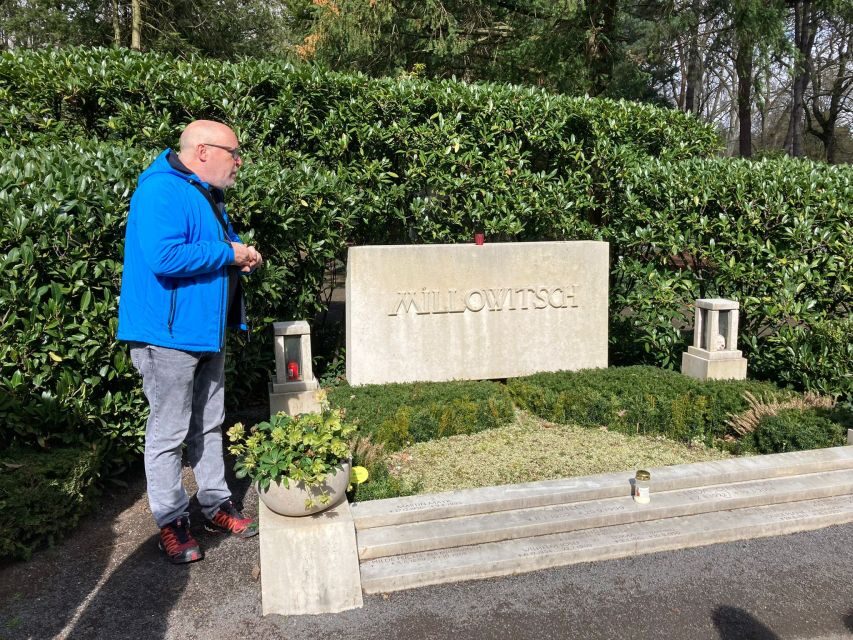 Cologne: Guided Tour of Melatenfriedhof - Ivy-choked chapels and the feel of old stone