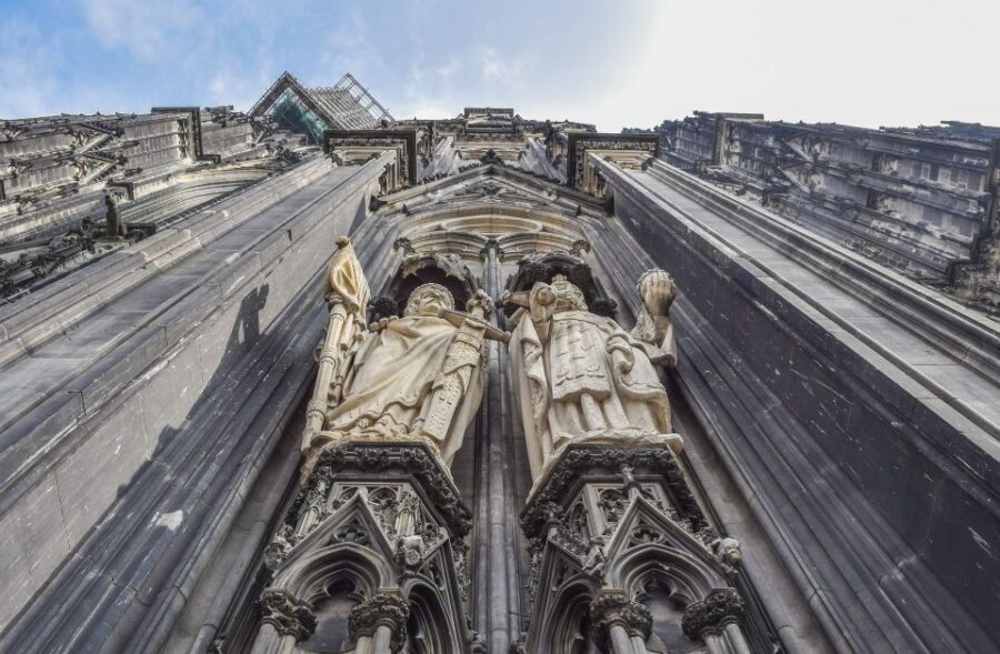 Cologne: Old Town Highlights Walking Tour - Guide Style: Why Sascha’s Energy Makes History Stick