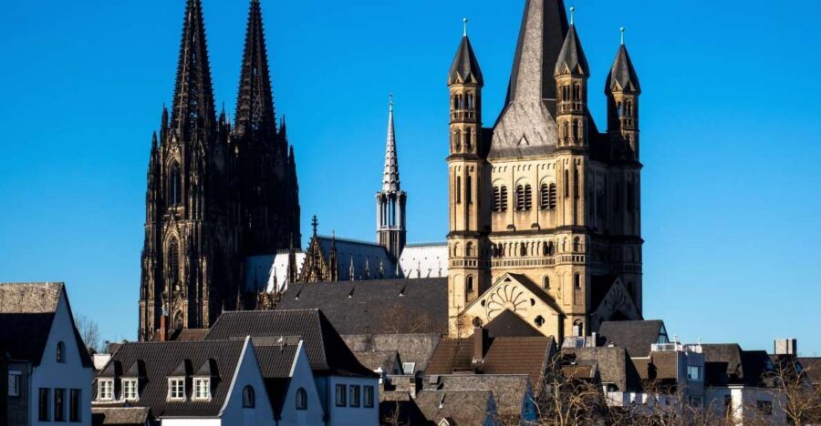 Cologne: Old Town Highlights Walking Tour - Cologne Cathedral Facade Stories and the Fairy-Tale Fountain Finish