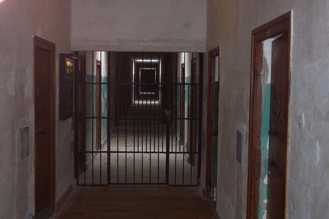 Dachau Concentration Camp Memorial Tour with Train from Munich - Why a Dachau guided tour from Munich makes sense