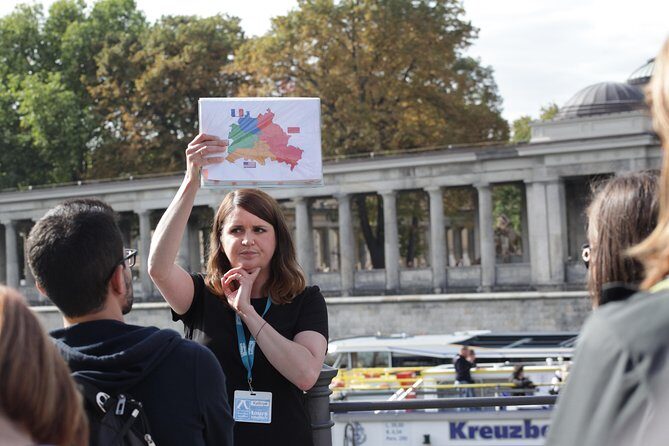 Discover Berlin Half-Day Walking Tour - Meeting at Neue Promenade 3 and staying comfortable on the move