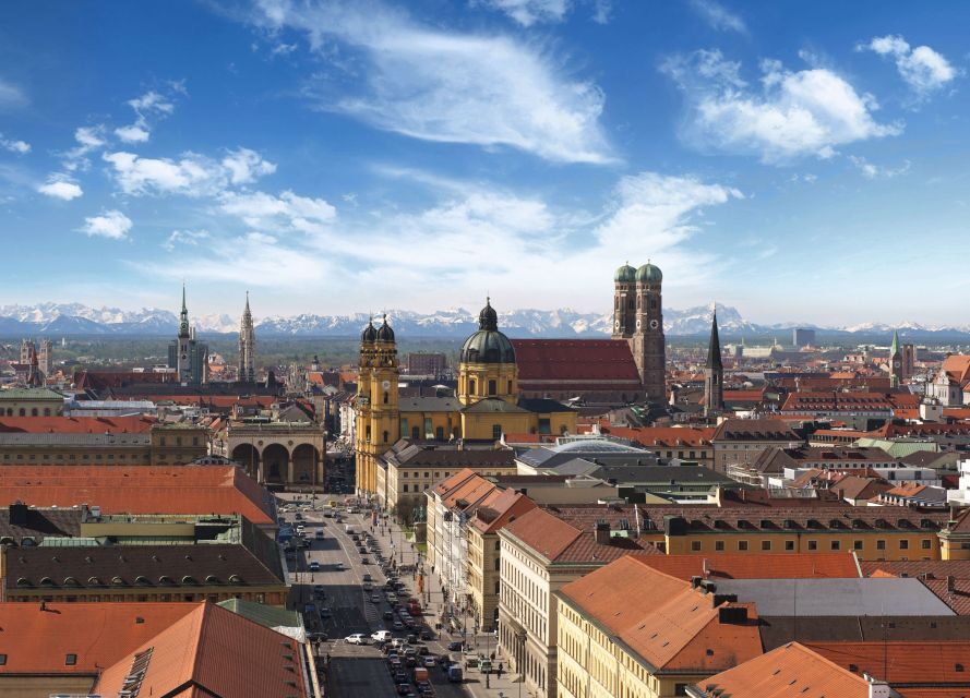 Discover Munich 2-Hour Small Group Walking Tour - Marienplatz and the Rathaus-Glockenspiel: timed like a local