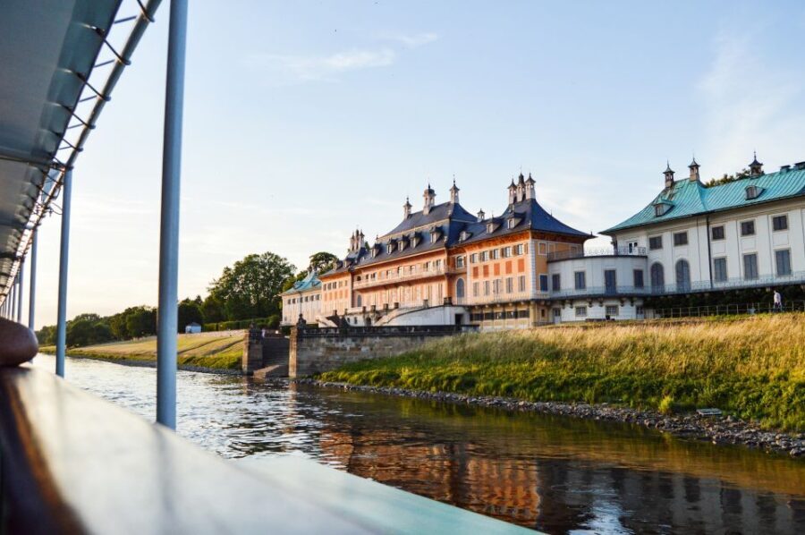 Dresden: Elbe River Cruise to Pillnitz Castle - Getting to the right pier under Brühlsche Terrasse