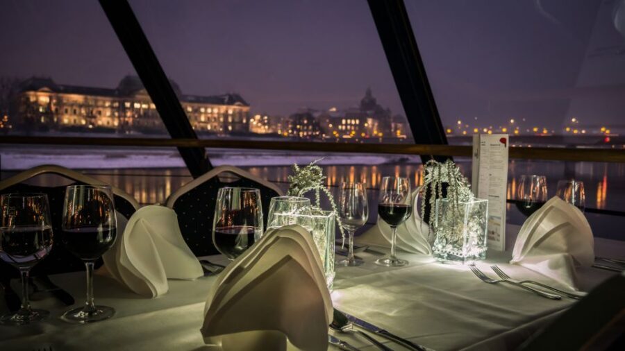Dresden: Evening River Cruise with Dinner - A 3-hour route: from Dresden’s center to the Blue Wonder bridge and back
