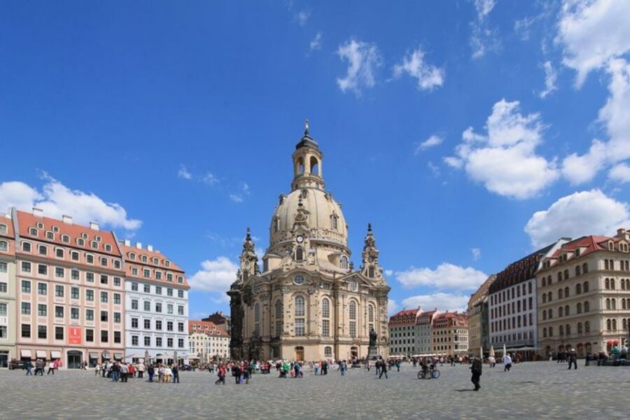 Dresden: Guided City Tour by Bike - German Hygiene Museum and Großer Garten: Culture Meets Breathing Space