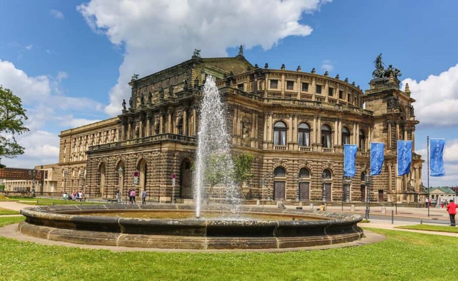 Dresden: Guided City Walk - From Taschenbergpalais to Augustus Bridge: finishing with iconic views