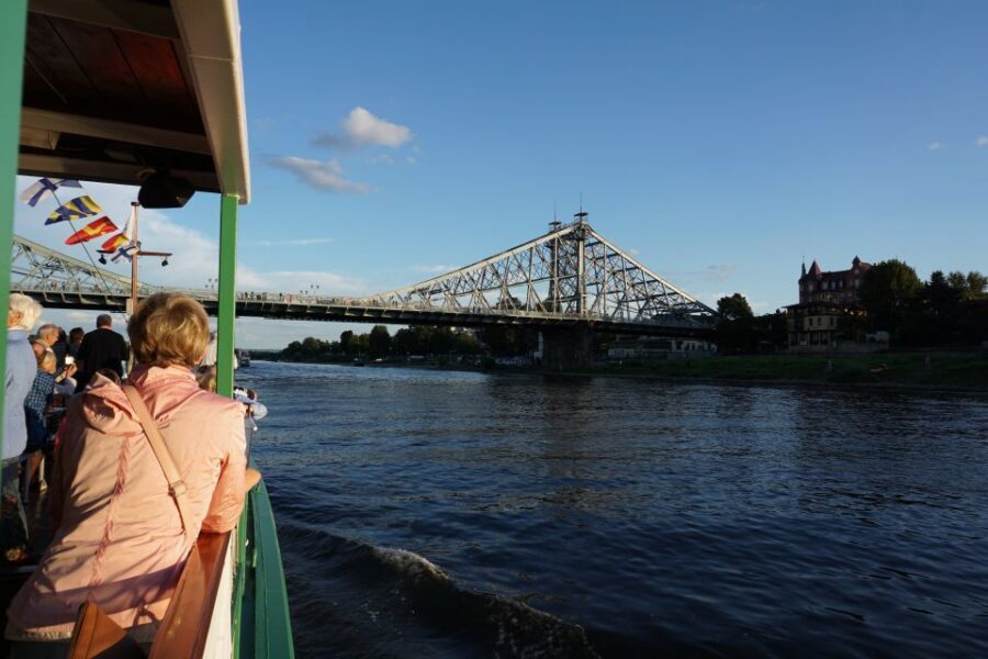 Dresden: River Sightseeing Boat Cruise - Audio commentary in German and English: how to get full value