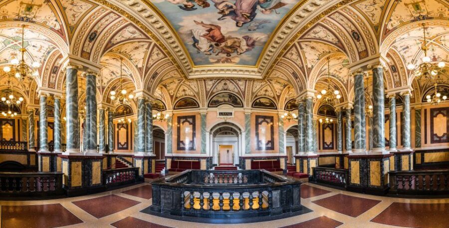 Dresden: Semperoper Guided Tour for Families - Key Points at a Glance
