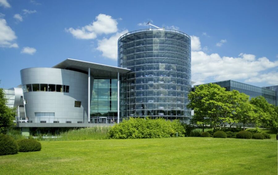 Dresden: Special Tour for Children & Families - Where This Tour Happens: Die Gläserne Manufaktur in Dresden