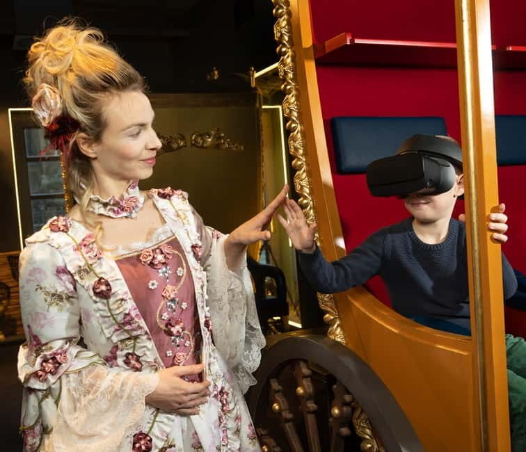 Dresden: Virtual Reality Time Travel Experience Ticket - First stop: Hall of Mirrors and the Wettin welcome