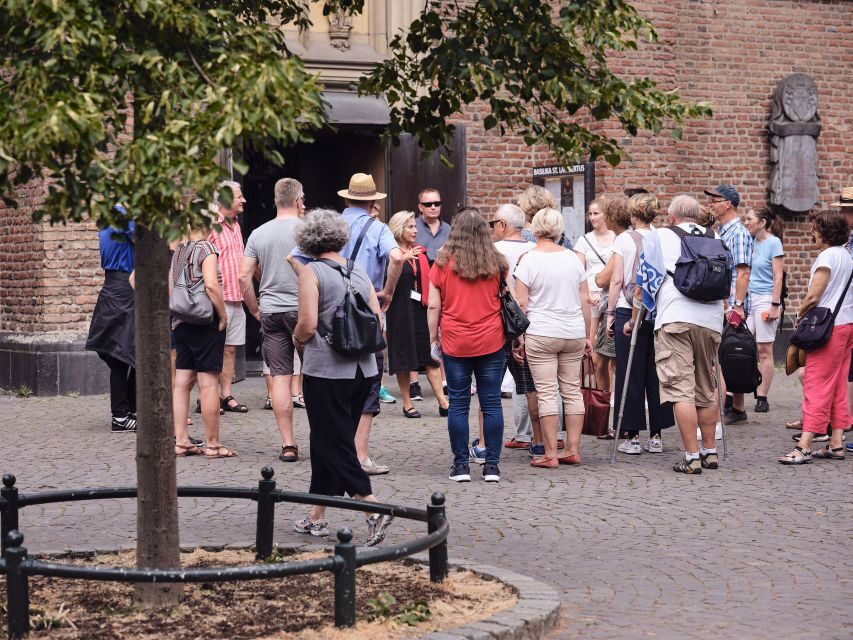Düsseldorf: Altstadt Guided Tour - Old Town walking route: how the guide keeps the pace lively