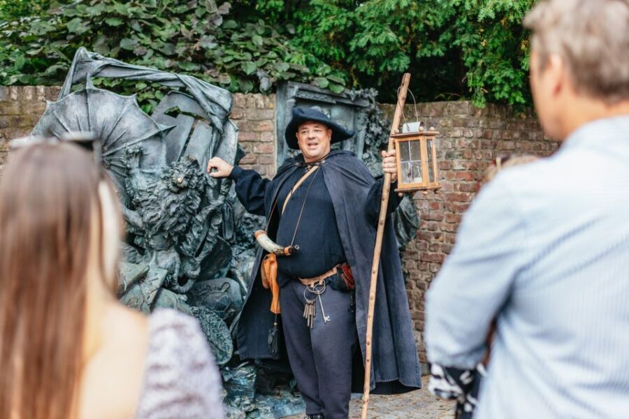 Düsseldorf: Guided Tour with a Night Watchman - Key things you’ll notice on this Düsseldorf night tour