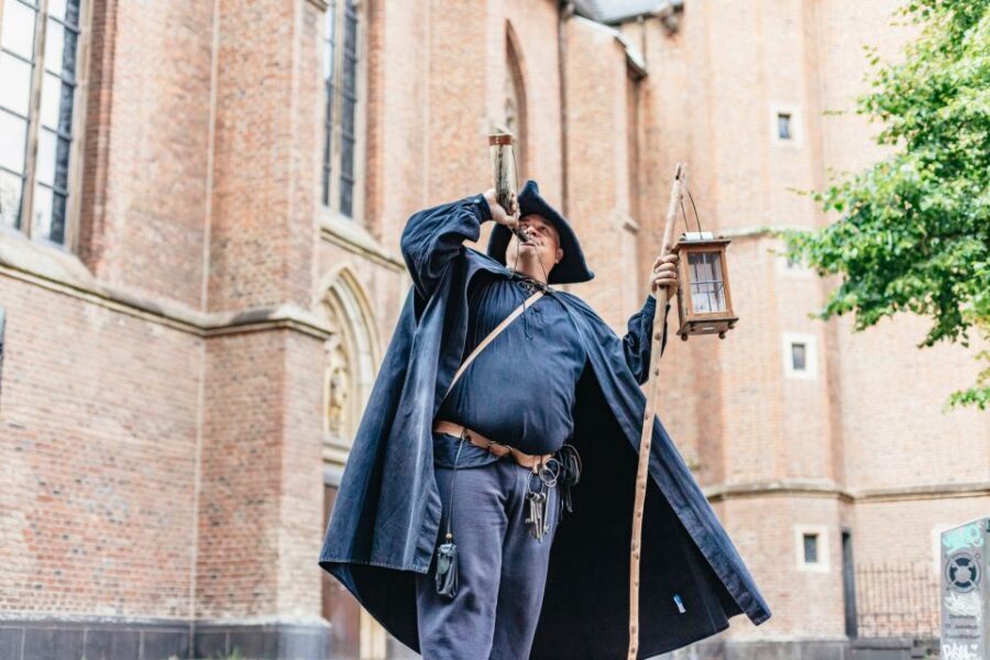 Düsseldorf: Guided Tour with a Night Watchman - Why a night watchman tour works so well in Düsseldorf