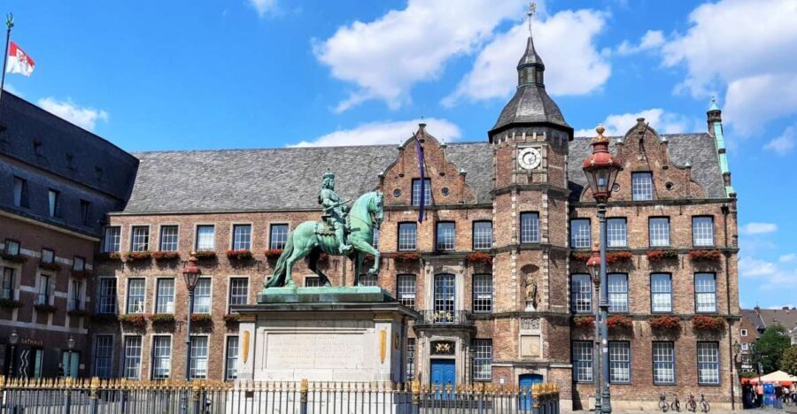 Dusseldorf: Old Town & Altbier Tour - Two hours in Düsseldorf that actually gets you oriented
