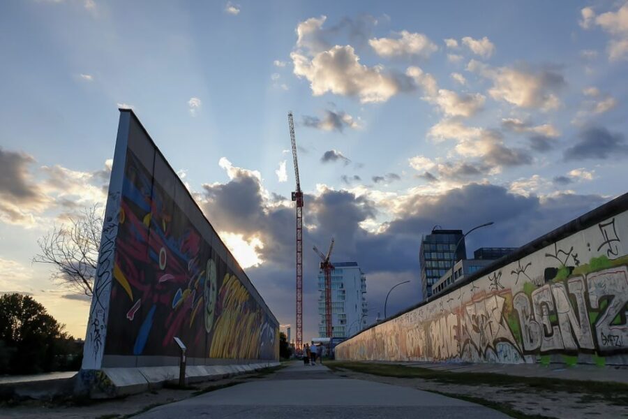 East Berlin and the Wall: Walking Tour - Riding the Metro to the East Side Gallery: From Barriers to Art