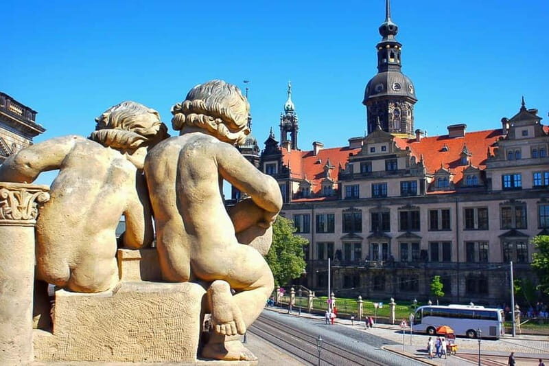 Elbfloren: Historical city tour - The castle stable yard and a quick look at Taschenbergpalais