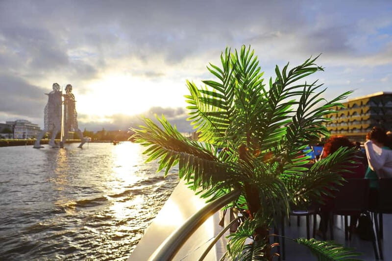 Evening Boat Tour 1.5 hour with our solarcatamaran - Food and drinks onboard: keeping it light without planning a meal
