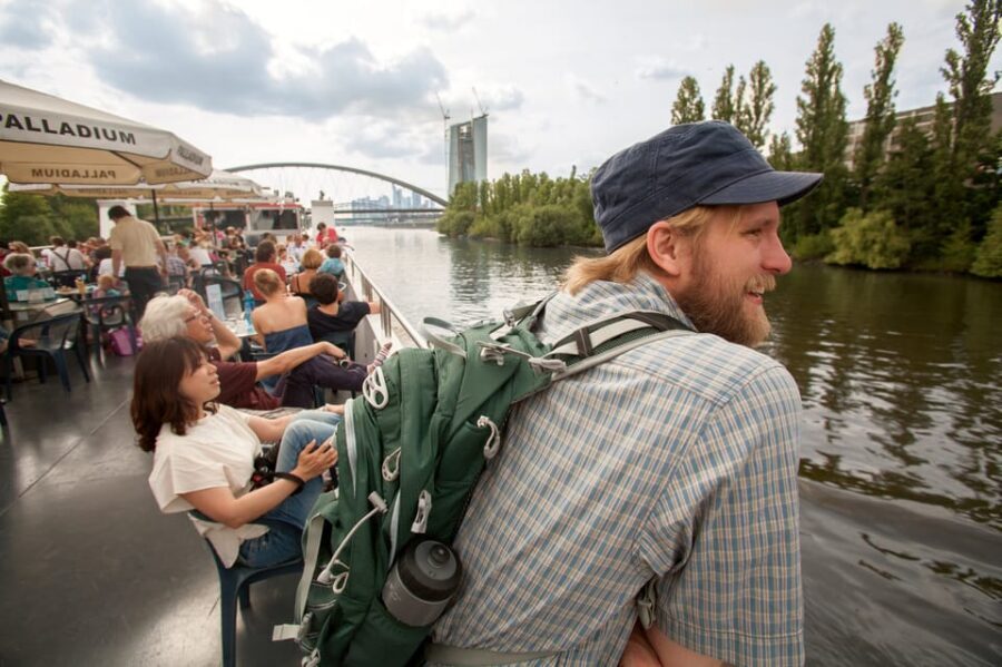Frankfurt: 1-Hour Panorama Boat Cruise on the river Main - Seating, Views, and Photo Reality on a Boat