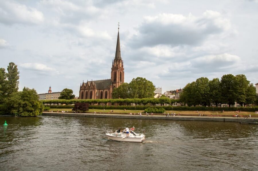Frankfurt: 1-Hour Panorama Boat Cruise on the river Main - Onboard Refreshments: What You Can (and Can’t) Bring