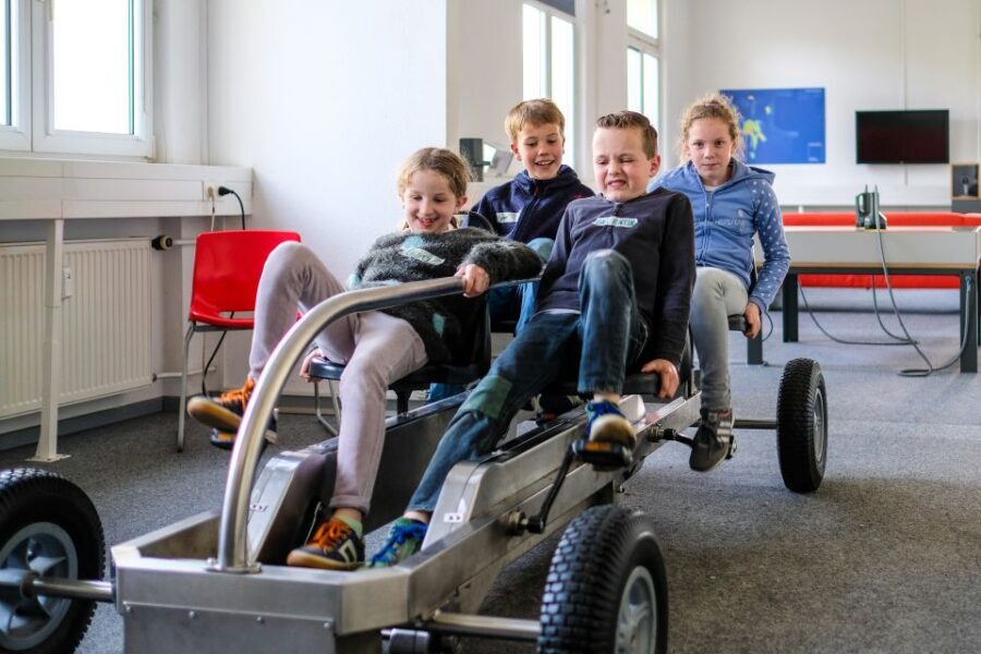 Frankfurt: EXPERIMINTA ScienceCenter Entry Ticket - Strong and Weak power tests you can play with