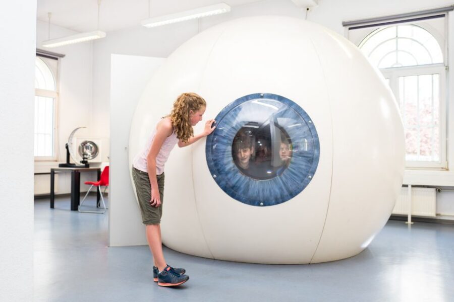 Frankfurt: EXPERIMINTA ScienceCenter Entry Ticket - Where the science starts: roaming through nine thematic zones