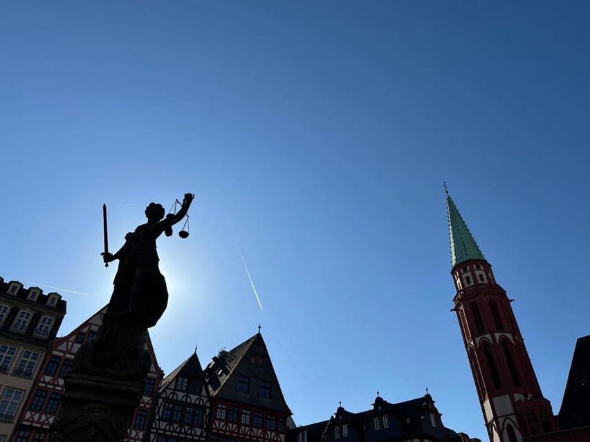 Frankfurt on Foot Daily Walking Tour in English - The rebuilt Altstadt and the Book Burning Memorial