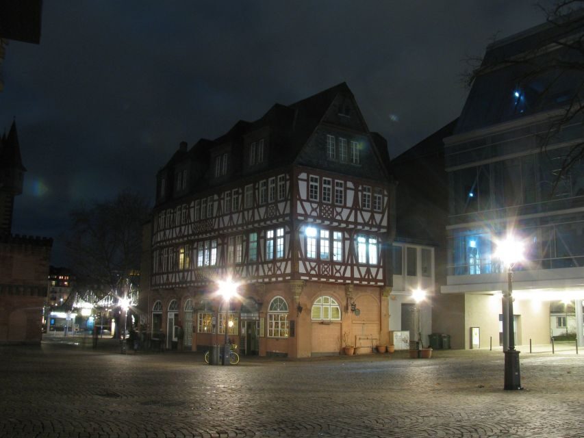 Frankfurt: Scary Sightseeing Tour with The Hangman - Meeting at Domplatz: Find the Hangman Fast