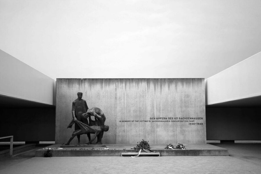 From Berlin: Licensed Sachsenhausen Tour with max. 15 people - Oranienburg and the return to central Berlin