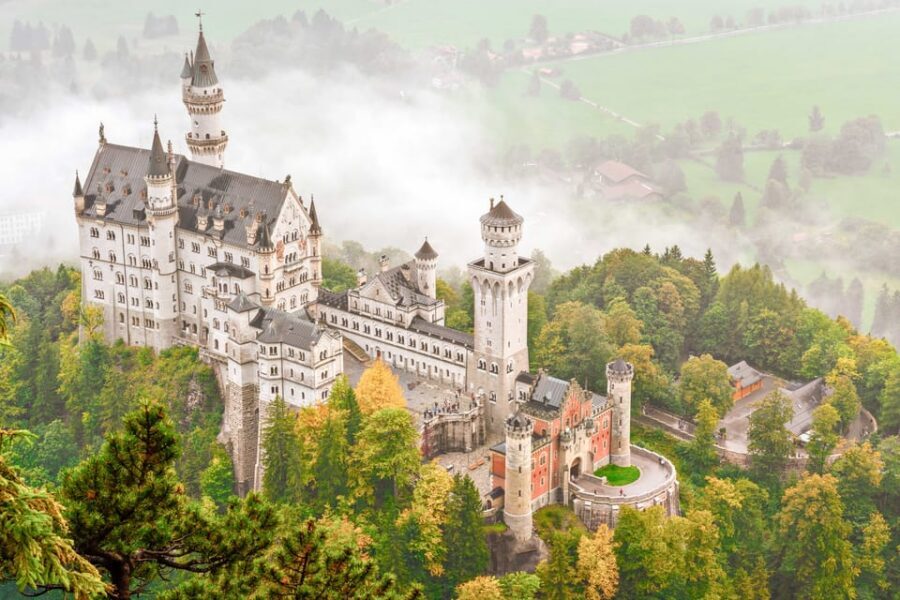 From Hohenschwangau: Tour to Neuschwanstein Castle - Walking up to the castle: short, real hills