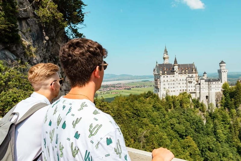 From Munich: Premium Neuschwanstein Castle & Linderhof Tour - The Coach Experience: Snacks, Drinks, Wi‑Fi, and the Little Things