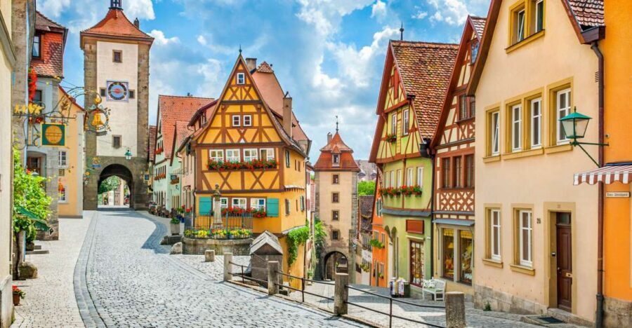 From Munich: Rothenburg and Romantic Road Day Trip by Bus - Nördlinger Ries and Dinkelsbühl: the scenic context between the stars