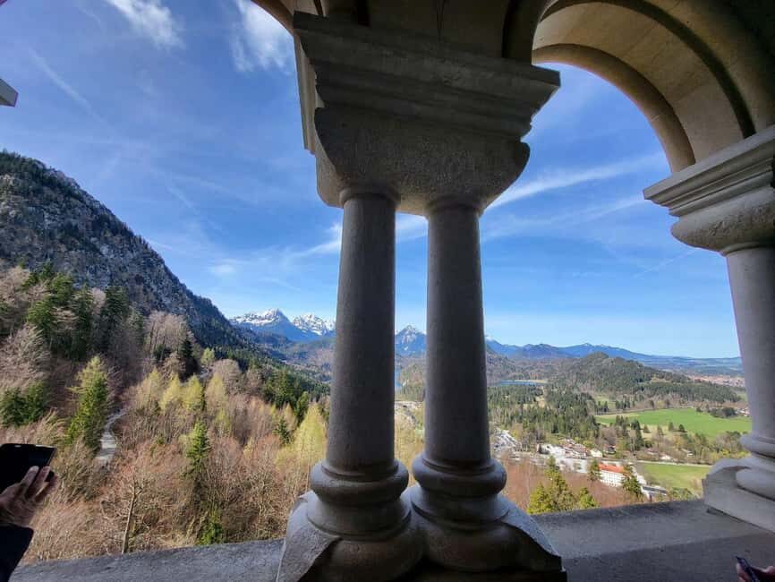Füssen: Neuschwanstein Castle Express Ticket and Audio Guide - Key things that make this Neuschwanstein express ticket work