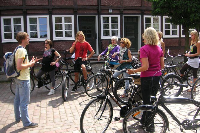 Guided Hamburg City Bike Tour - The Bicycle Ride: Pace, Group Control, and Photo Expectations