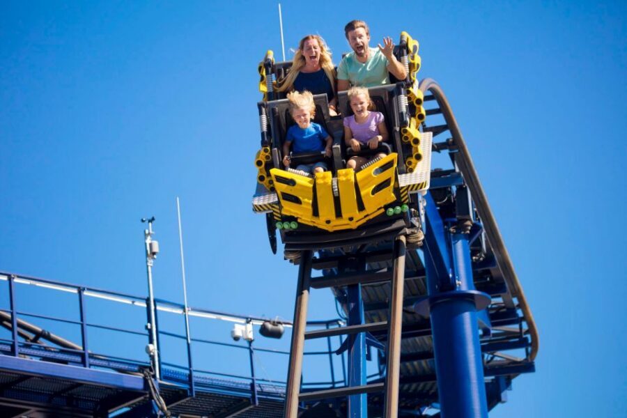 Günzburg: LEGOLAND® Deutschland Resort Admission Ticket - Shows, 4D cinema, and the underwater world with 1,300 sea creatures