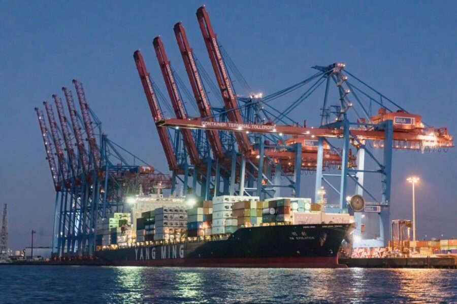 Hamburg: 1.5-Hour Evening Lights Harbour Cruise on a Ship - Key things to know before you board