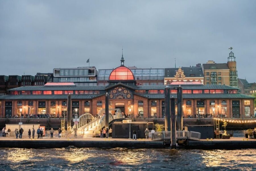Hamburg: 1.5-Hour Evening Lights Harbour Cruise on a Ship - Who should book this cruise (and who might skip it)