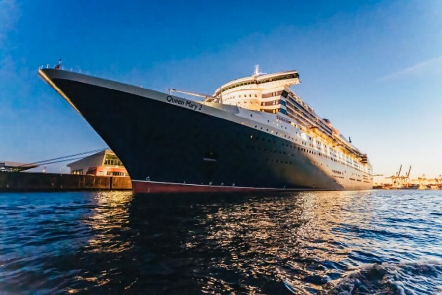 Hamburg: 1.5h Grand Harbor Evening Lights Cruise - Should you book this Hamburg evening lights harbor cruise?