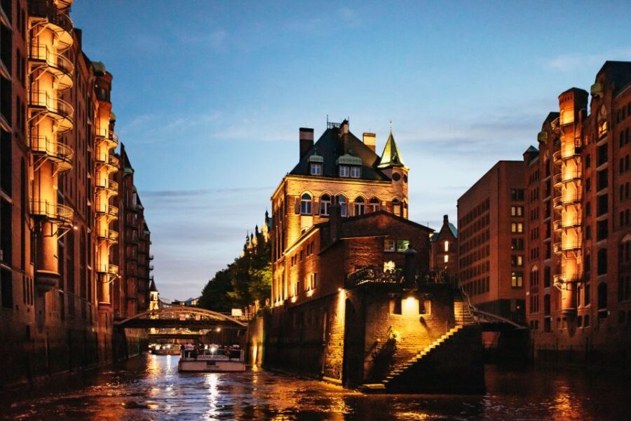 Hamburg: 1-Hour Evening Harbor Lights Cruise - Key things I’d plan around