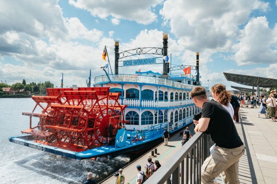 Hamburg: 1-Hour Harbor Sightseeing Cruise with HafenCity - Elbphilharmonie in full view: the angles that make it click