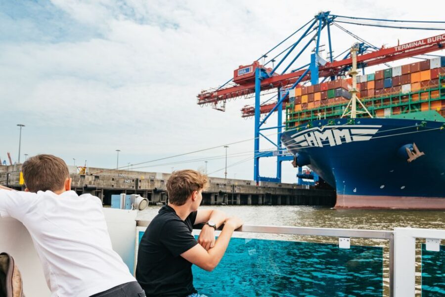 Hamburg: 2-Hour XXL Port of Hamburg Cruise Tour - Comfort and Onboard Practicalities