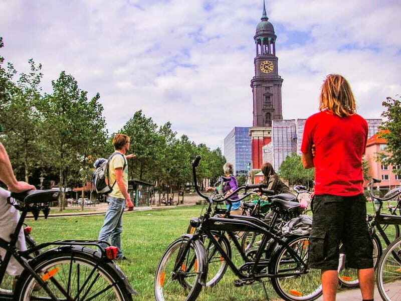 Hamburg 3-Hour Bike Tour - From St. Pauli to the Alster Lakes: the neighborhood warm-up
