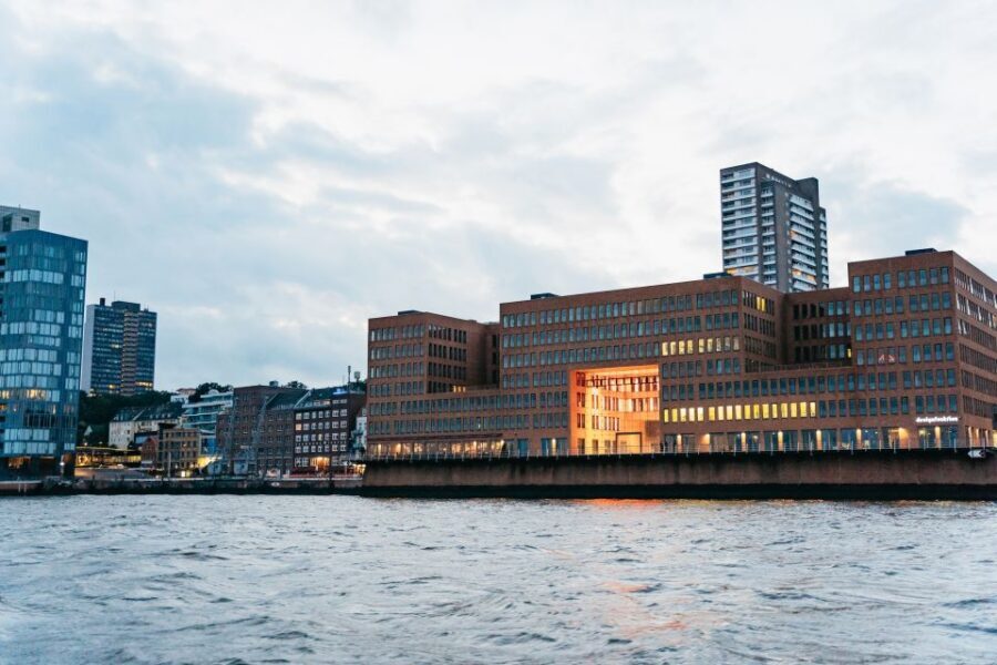 Hamburg: 90-Minute Evening Lights Harbor Cruise - Drinks on board: bring cash if you want a drink