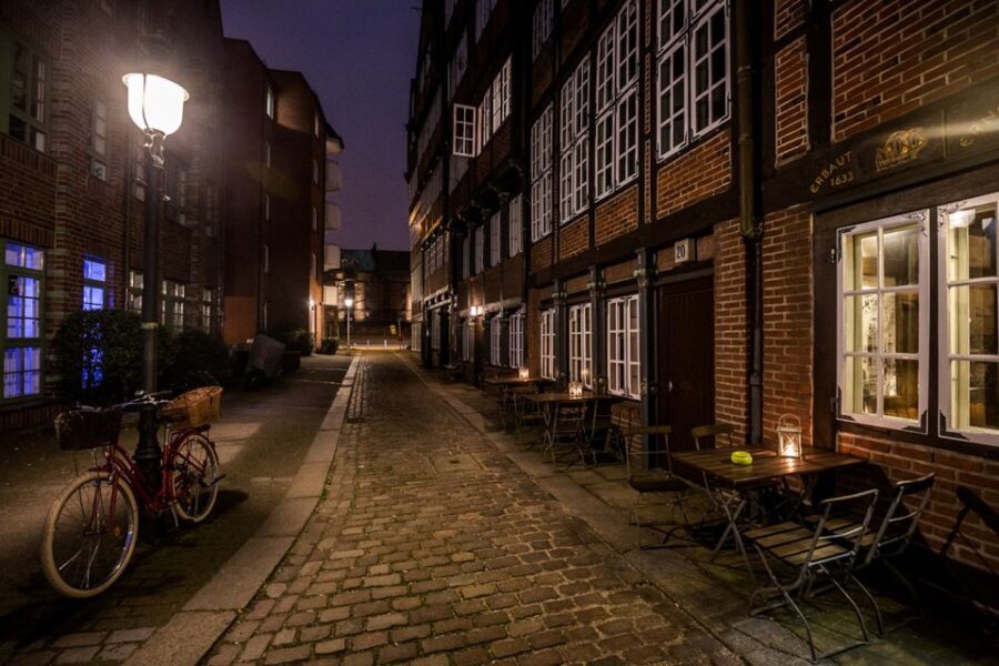 Hamburg: Eerie Speicherstadt Tour - The walk through Speicherstadt: what to watch for besides buildings