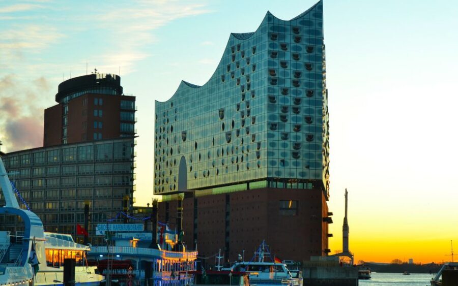 Hamburg: Elbphilharmonie Plaza, Highlights & Surroundings - Where You Meet, How You Start, and Why It Matters