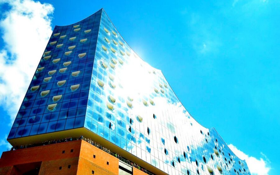 Hamburg: Elbphilharmonie Plaza, Highlights & Surroundings - A Facade Walk Before the View: Architecture With Context