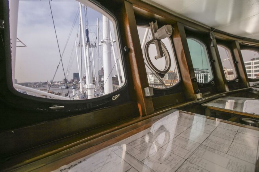 Hamburg: Entrance to the Museum Ship Cap San Diego - Hamburg’s Cap San Diego: a museum ship you can actually walk through