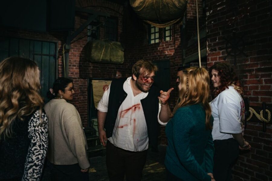 Hamburg: Hamburg Dungeon Admission Ticket - Black Plague, Great Fire, and Inquisition Scenes You’ll React To