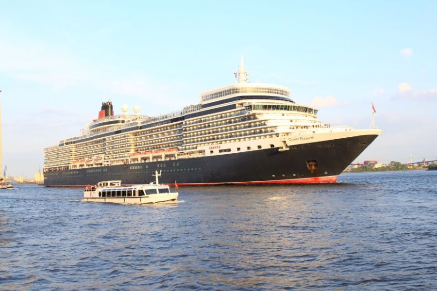 Hamburg: Harbor Cruise - Museum ships, HafenCity cruise center, and the maritime story